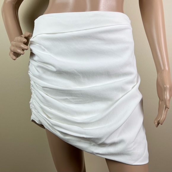 NEW THE SEI REVOLVE IVORY ASYMMETRICAL MINI SKIRT - Picture 2 of 9